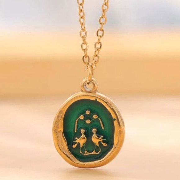 Lovebirds~ Bird Couple Lovers Romance Birdcage Green Oval Coin 18K Gold Necklace